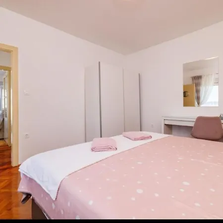 Kapetanova Kuca Casa de Férias *