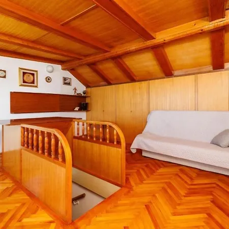 Casa de Férias Kapetanova Kuca Novi Vinodolski