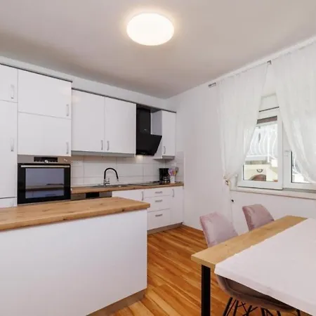 Kapetanova Kuca بيت للعطل *